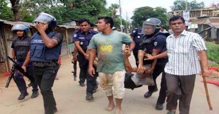 কুমিল্লায় পুলিশ-আসামি সংঘর্ষে ৮ পুলিশ আহত 