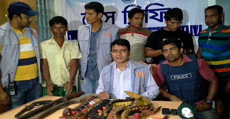 পুলিশ-ডাকাত গোলাগুলি, ওসিসহ আহত ৩