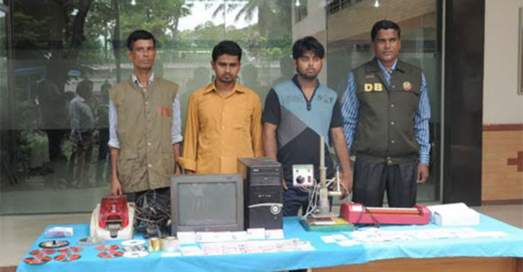 ভুয়া স্টুডেন্ট আইডি থেকে জাল লাইসেন্স তৈরি