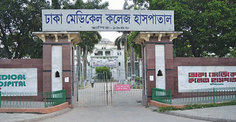 ঢামেকে মদসহ আটক ৩