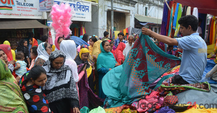 এখানে শুধু বউরাই কেনাকাটা করেন