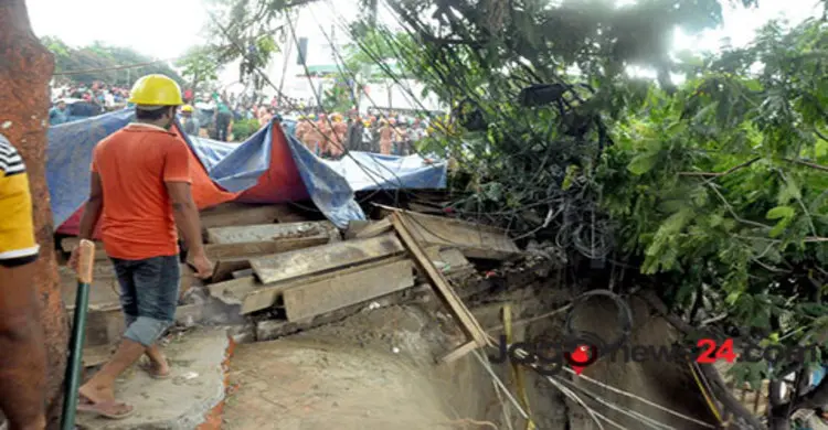 নিরাপদ স্থানে সরিয়ে নেওয়া হচ্ছে হোটেল সুন্দরবনের লোকজনকে