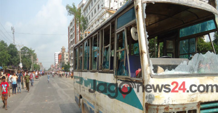 শ্রমিক নিহতের ঘটনায় ঢাকা-টাঙ্গাইল মহাসড়ক অবরোধ ও ভাঙচুর