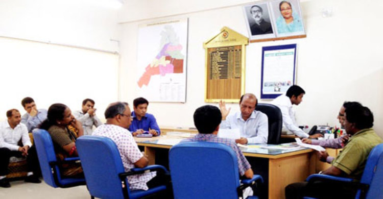 হাসপাতালে হামলাকারীদের গ্রেফতারের দাবিতে স্মারকলিপি