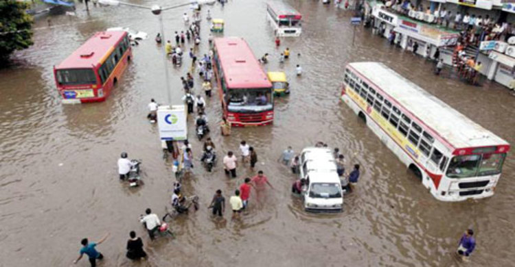 গুজরাটে বন্যায় নিহতদের পরিবারকে ৪ লাখ রুপি ক্ষতিপূরণ