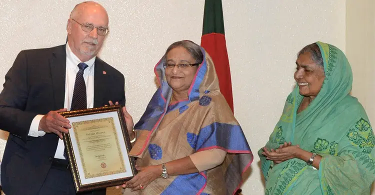 যুক্তরাষ্ট্রের বিশ্ববিদ্যালয়ের সম্মাননা পেলেন প্রধানমন্ত্রী
