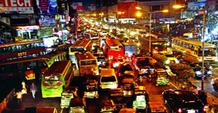 গভীর রাতে রাজধানীতে যানজট