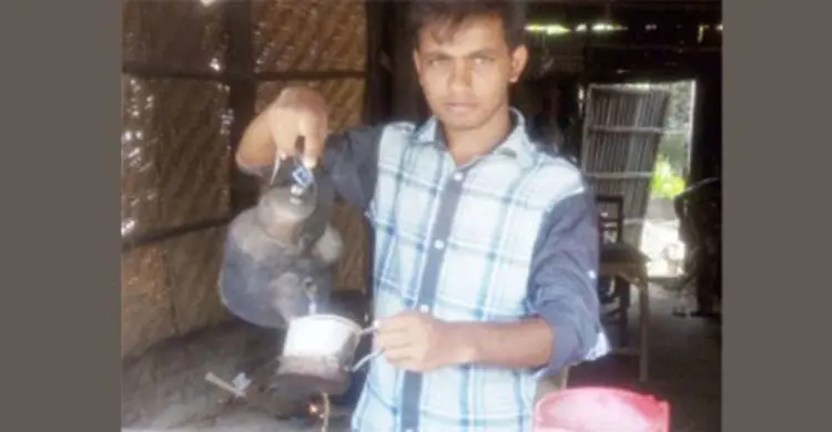 প্রদীপের আলোয় আলোকিত জিল্লুর!