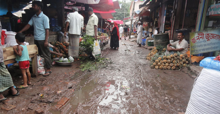 কালীগঞ্জ বাজারের বেহাল দশা, ব্যবসায়ীদের মাথায় হাত