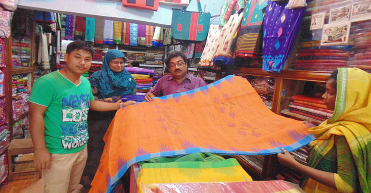 সিলেটের ঈদ বাজার : মণিপুরী পোশাকের কদর বেশি