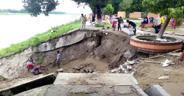 বৃষ্টিতে ময়মনসিংহ শহর রক্ষা বাঁধের ২৪টি পয়েন্টে ভাঙন