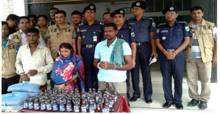 নওগাঁয় গাঁজা ও ফেনসিডিলসহ আটক ৩