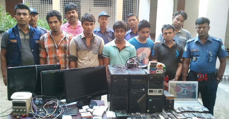 সোনারগাঁয়ে সাইবার অপরাধ চক্রের ৫ সদস্য গ্রেফতার