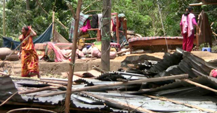 নেত্রকোনায় ঘূর্ণিঝড়ে ২ হাজার বাড়ি বিধ্বস্ত, নিহত ১