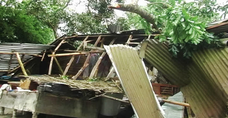 নীলফামারীতে টর্নেডোর আঘাতে পাঁচ সহস্রাধিক ঘর-বাড়ি বিধ্বস্ত