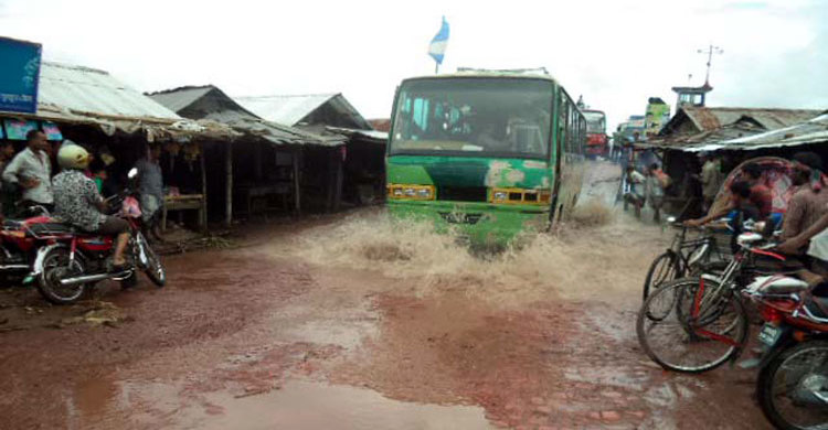 পিরোজপুরে প্রবল বর্ষণে জনজীবন হুমকির মুখে