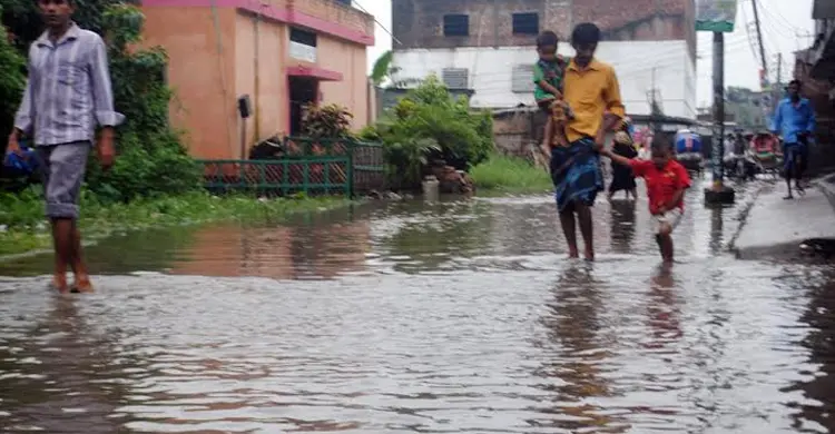 টানা বৃষ্টিতে না’গঞ্জের ডিএনডিতে ফের জলাবদ্ধতা