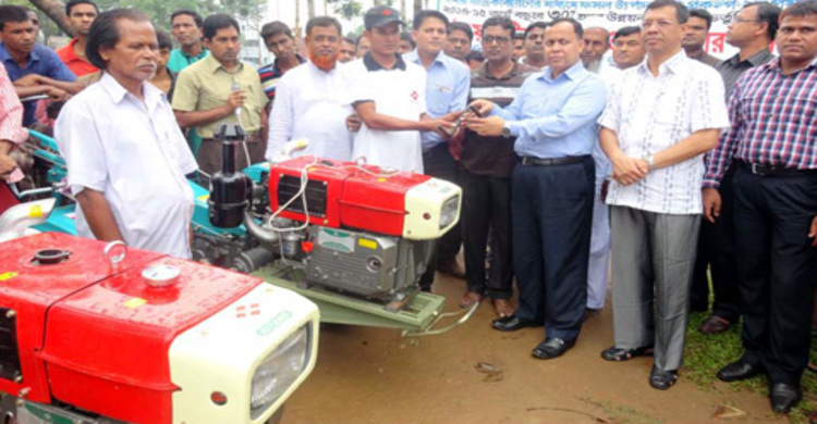 নালিতাবাড়ীতে ৫০ কৃষককে পাওয়ার টিলার প্রদান