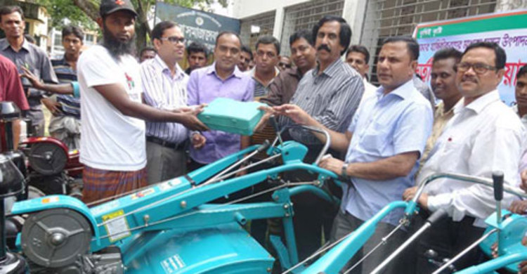 ভর্তুকি মূল্যে পাওয়ার টিলার পেলেন ৪০ কৃষক