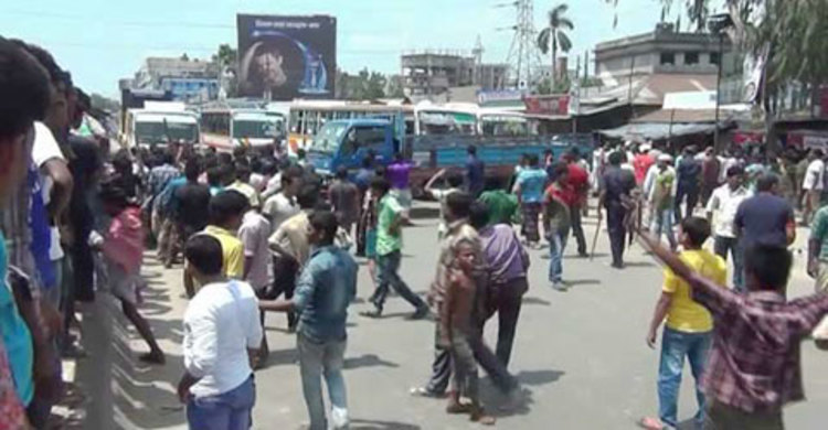 টঙ্গীতে যুবলীগের দু`গ্রুপের ধাওয়া পাল্টা-ধাওয়া