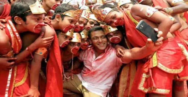 সেলফি তুললেই সালমানের পাশে আপনি! 