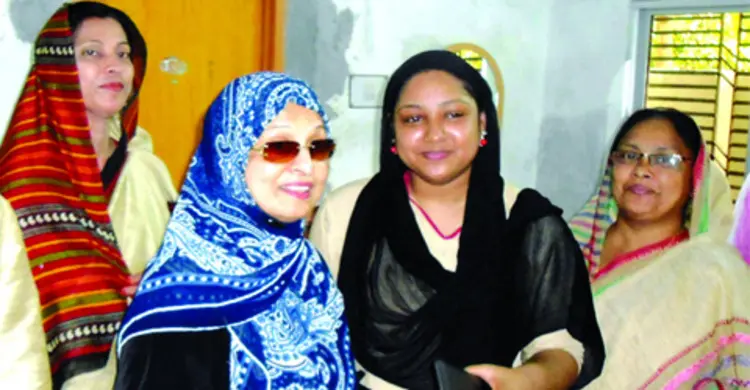 হঠাৎ আমেরিকা থেকে আসতে হলো : শাবানা