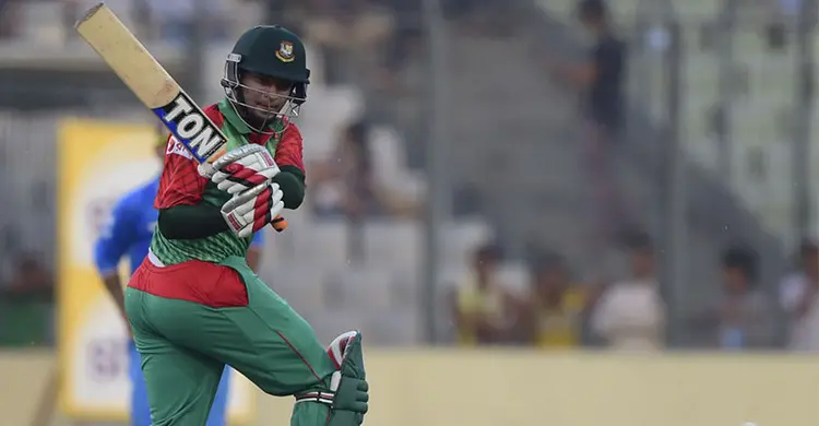 অর্ধশতক করে ফিরলেন সাকিব