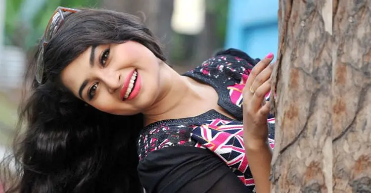 নায়িকার জন্মদিনের উপহার 