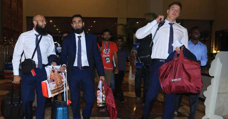 ঢাকায় পা রাখলেন আমলা-মরকেল