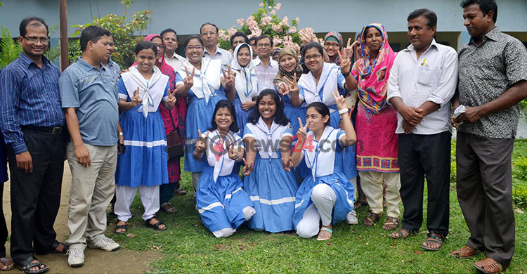 ঠাকুরগাঁওয়ে এসএসসির ফলাফলে শীর্ষ দশ স্কুল