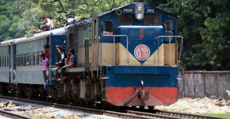 ট্রেন চলছে ঢাকা-চট্টগ্রাম-সিলেট রুটে 