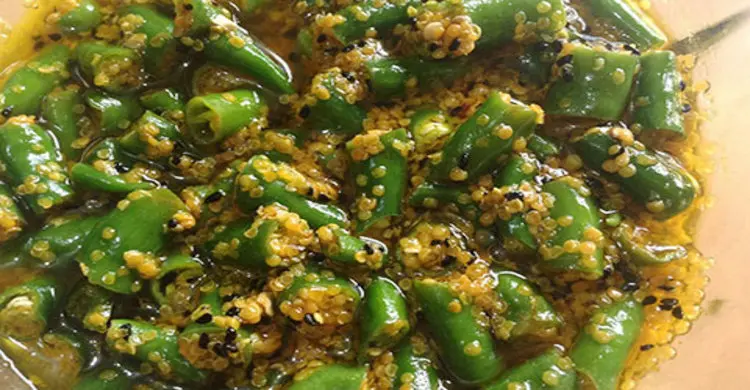 কাঁচা মরিচের আচার বানাবেন যেভাবে