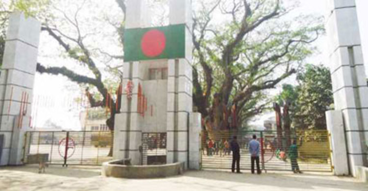 বেনাপোল চেকপোস্টে তরুণী উদ্ধার : পাচারকারী আটক