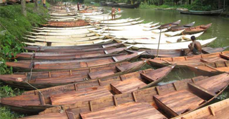 গোপালগঞ্জে জমে উঠেছে নৌকার হাট