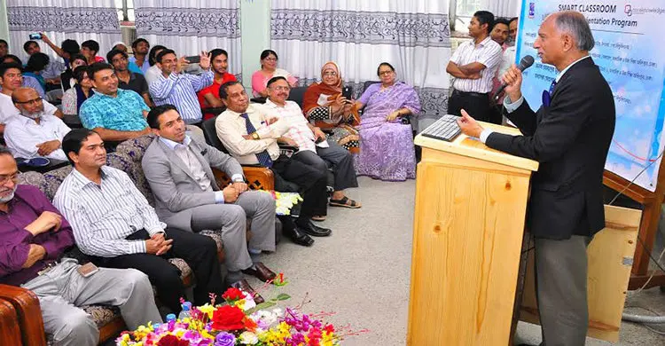 ঢাবির শিক্ষা ও গবেষণা ইনস্টিটিউটে স্মার্ট ক্লাসরুম চালু