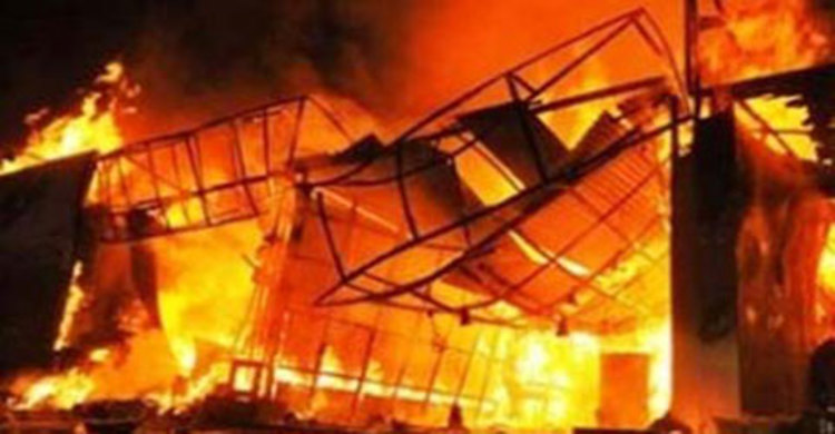 গাজীপুরে কলোনিতে অগ্নিকাণ্ডে ১৫০টি ঘর ভস্মিভূত
