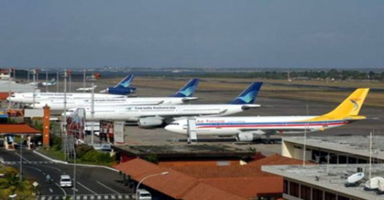 ইন্দোনেশিয়ায় অগ্ন্যুৎপাতের কারণে বিমানবন্দর বন্ধ ঘোষণা