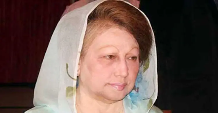 স্বামীর কবরের পাশে খালেদা জিয়া