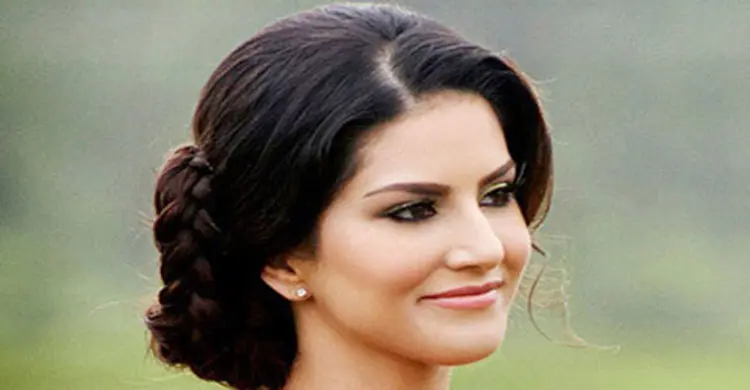 ‘অন্ধকার অতীত’ নিয়ে উত্ত্যক্ত না করার আহ্বান সানি লিওনের 