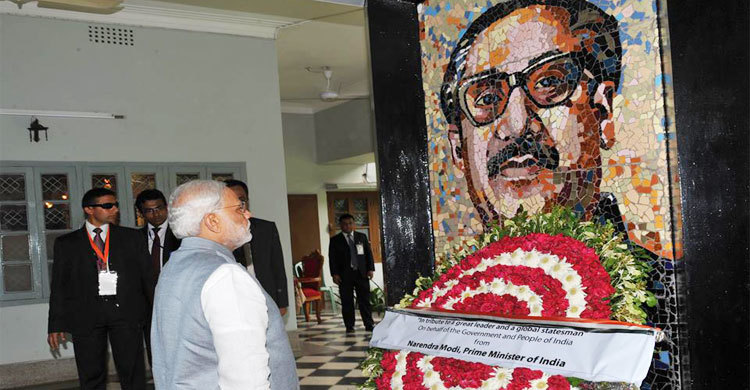 বঙ্গবন্ধুর বাড়িতে আবেগাপ্লুত মোদি (দেখুন ছবিতে)