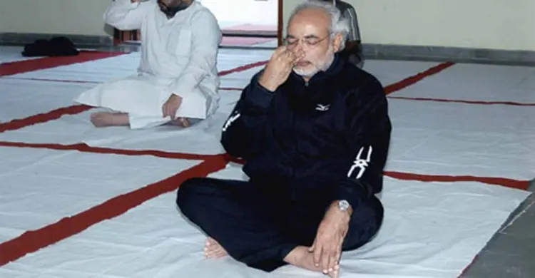 যোগাসন শেখাবেন নরেন্দ্র মোদি