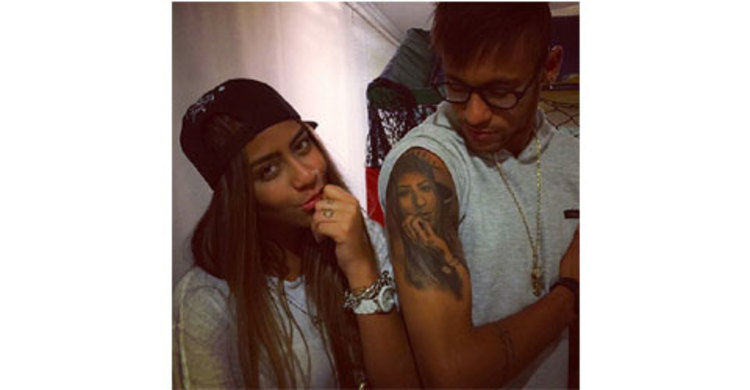 নেইমারের বাহুতে রাফায়েল্লা 