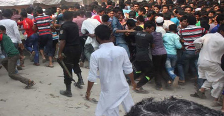 ফতুল্লা স্টেডিয়ামে আইন-শৃঙ্খলা বাহিনীর লাঠিপেটায় আহত ২০