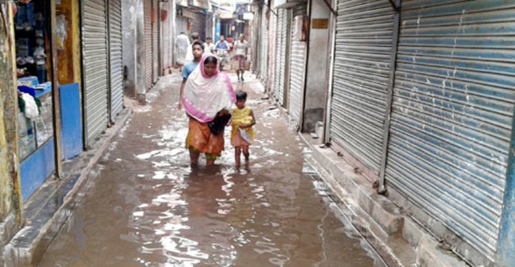 দু`দিনের টানা বর্ষণে পাবনার জনজীবন অচল