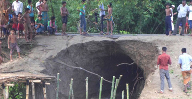 শৈলকুপায় জিকে প্রকল্পের প্রধান সেচ খালে ভয়াবহ ভাঙন 