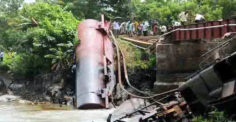 বোয়ালখালীর ভেঙে পড়া সেতুর মেরামত সম্পন্ন