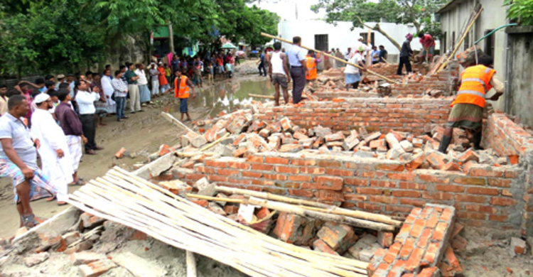 রূপগঞ্জে সরকারি জমিতে নির্মিত মার্কেট উচ্ছেদ