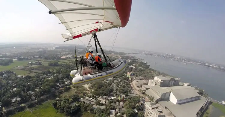মুন্সীগঞ্জের আকাশে ফ্লাইং বোট (ভিডিও)