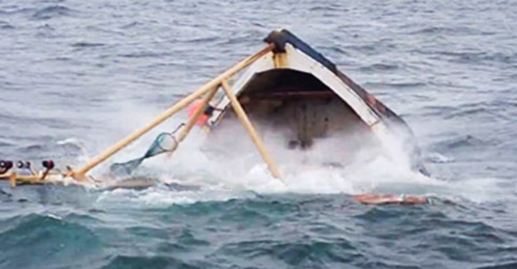 মেঘনায় মালবাহী ট্রলার ডুবি: চালক নিখোঁজ