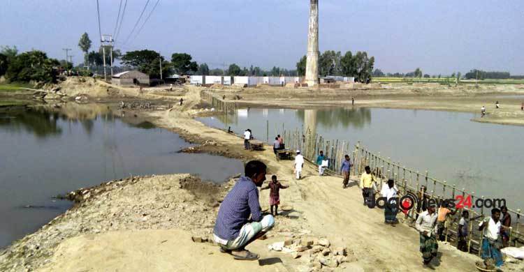 নওগাঁ-আত্রাই সড়কের বেহাল দশা : মানুষের দুর্ভোগ 